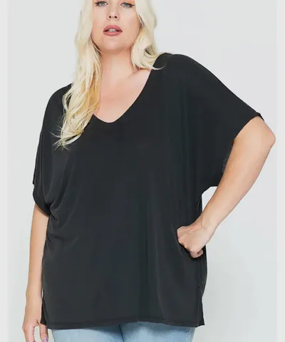 Bump City The Plus Basic V-neck Top